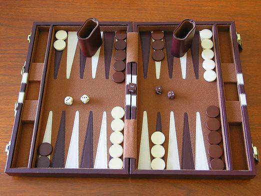 Koľko žetónov je v backgammonu?